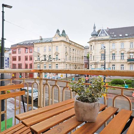 Charming Old Town Family Retreat Apartamento Bratislava Exterior foto