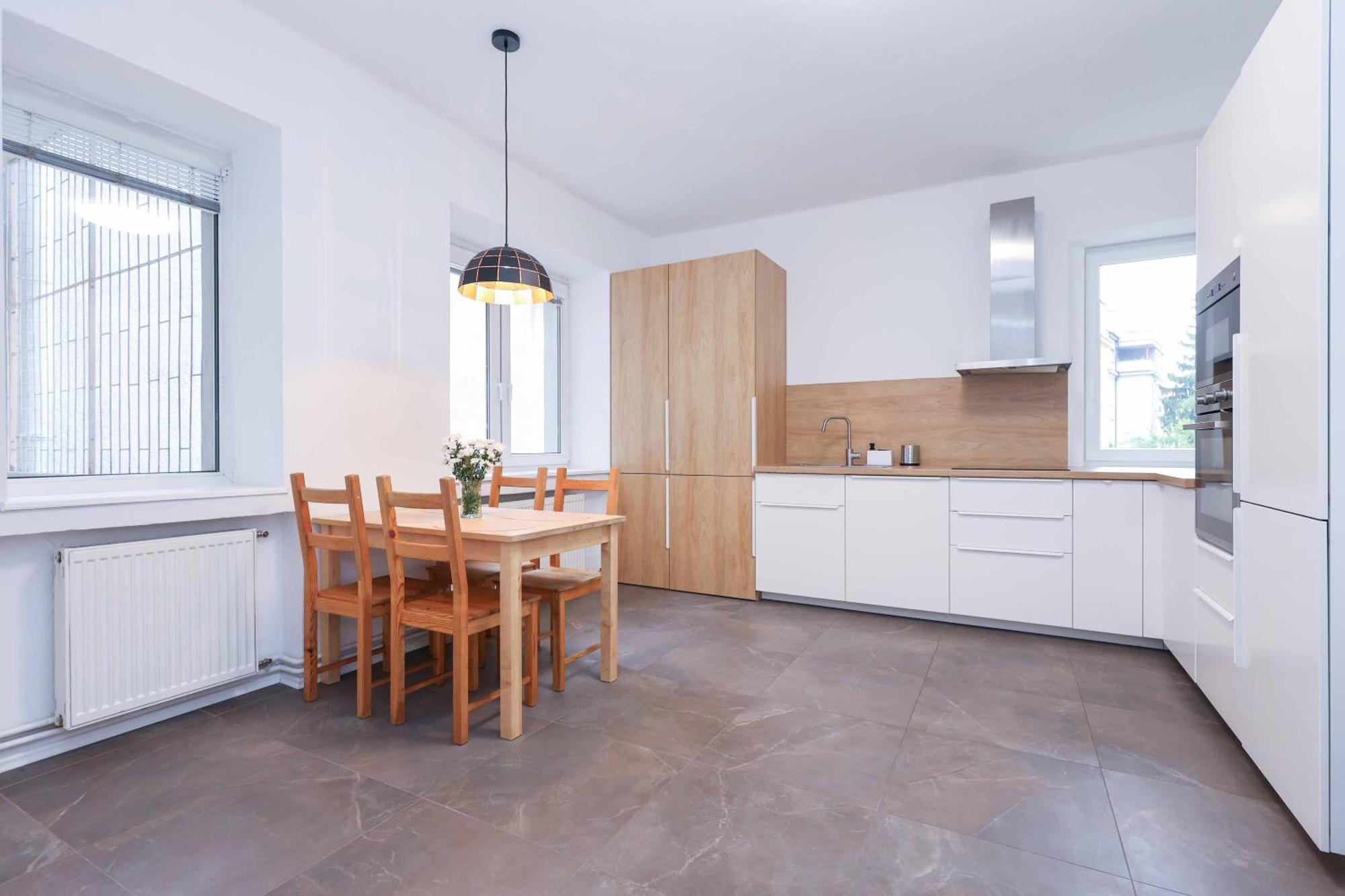 Charming Old Town Family Retreat Apartamento Bratislava Exterior foto