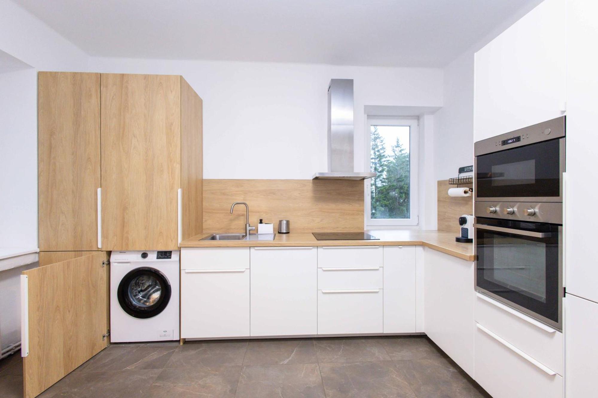 Charming Old Town Family Retreat Apartamento Bratislava Exterior foto