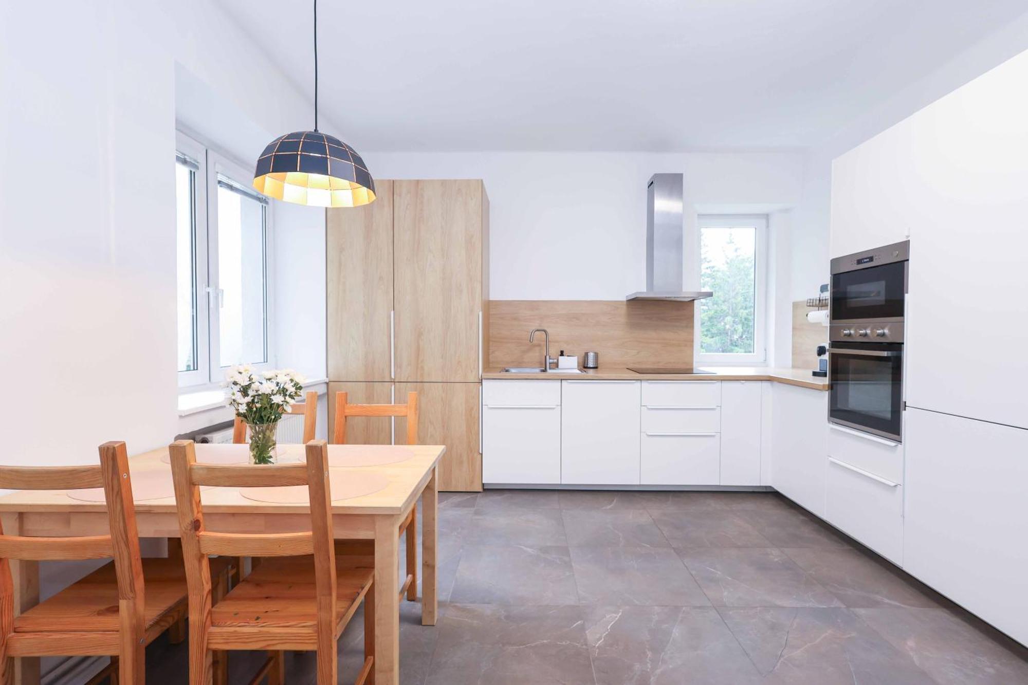 Charming Old Town Family Retreat Apartamento Bratislava Exterior foto