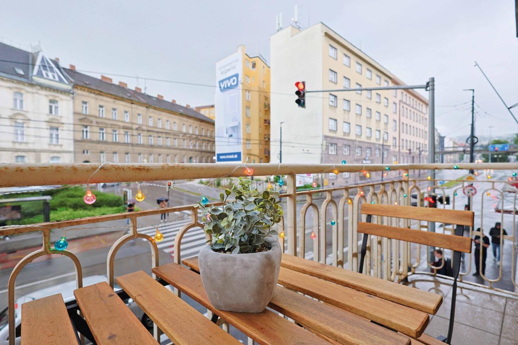Charming Old Town Family Retreat Apartamento Bratislava Exterior foto